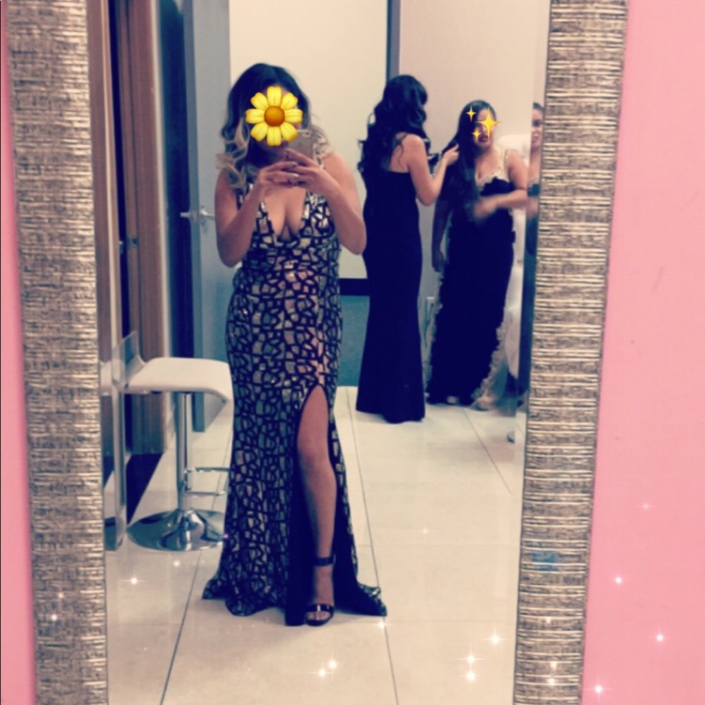 Beautiful long black and gold dress ✨